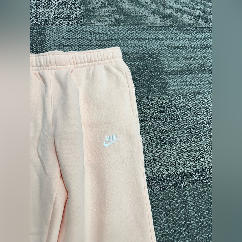 NWOT! Nike Club Sweatpants Peach Size-M - Picture 2 of 5